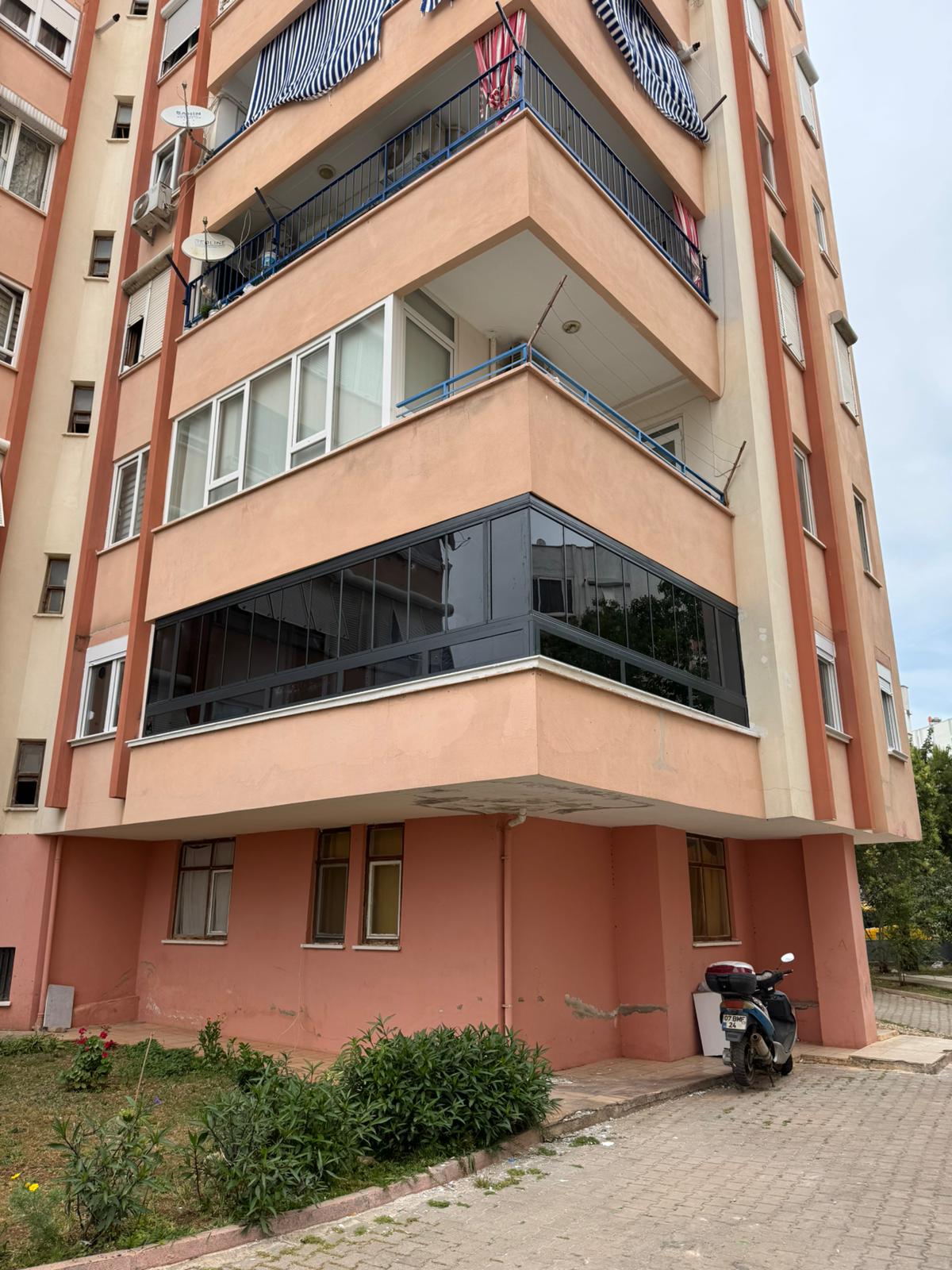Cam Balkon