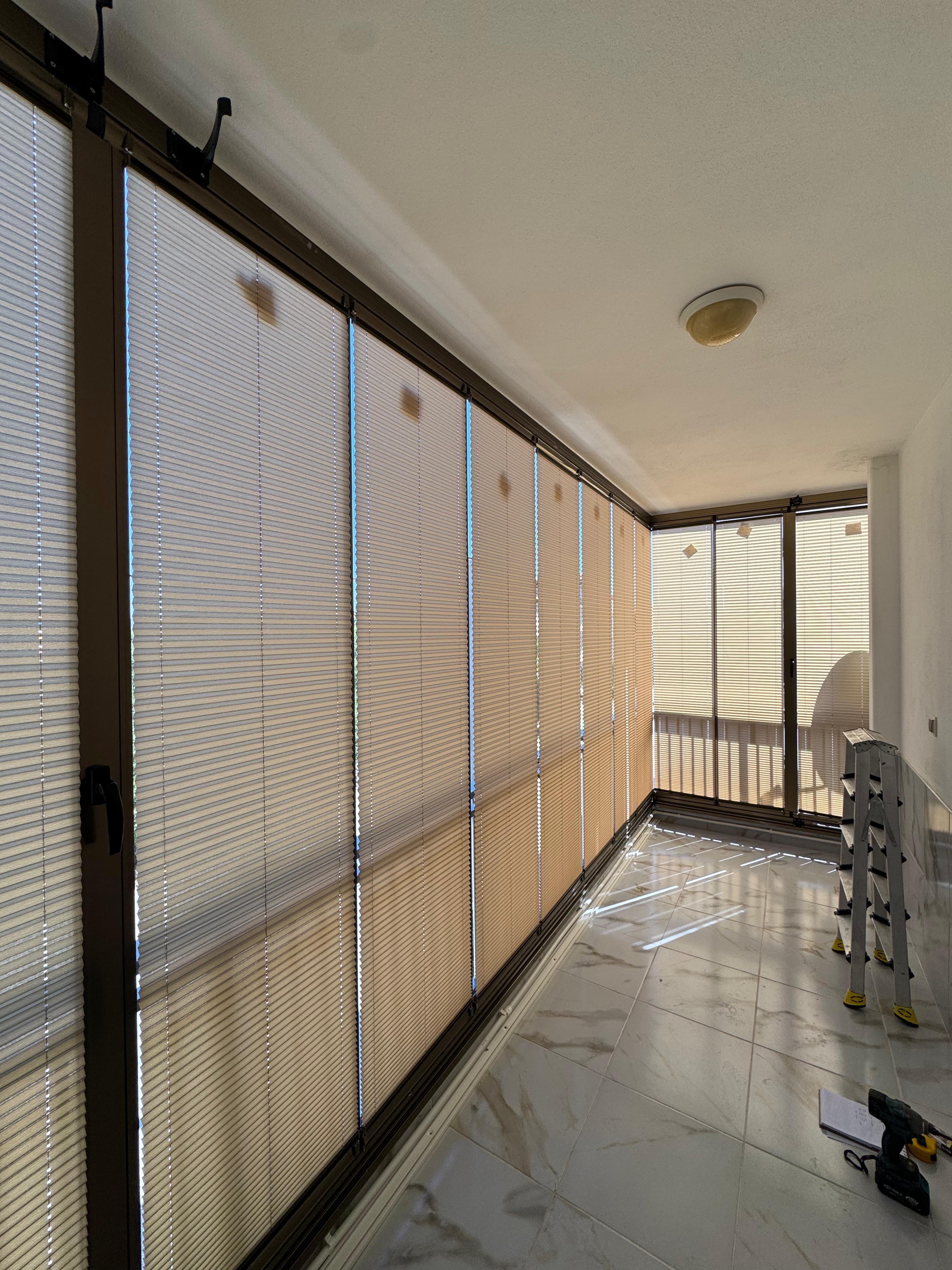 Cam Balkon