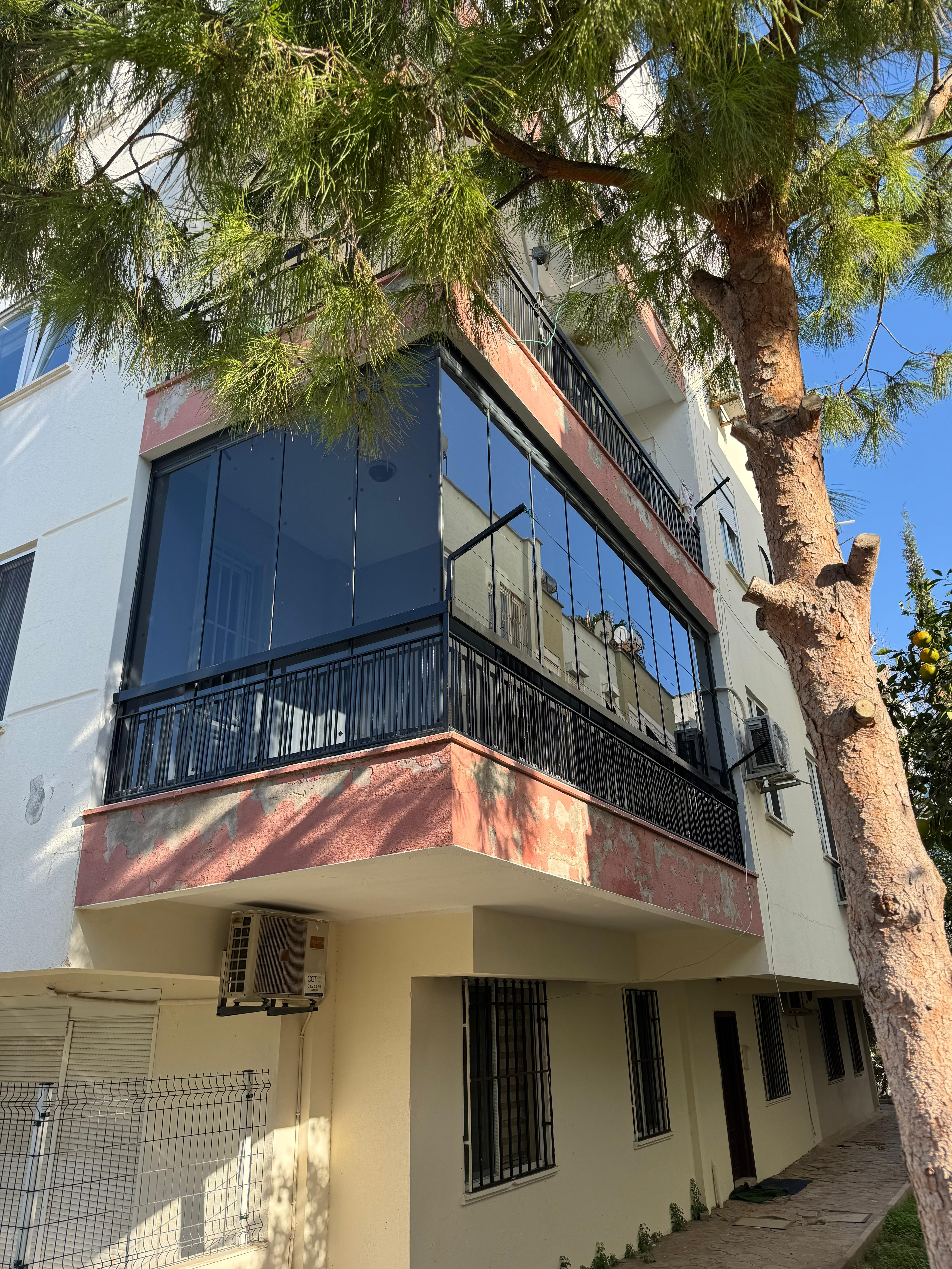 Cam Balkon
