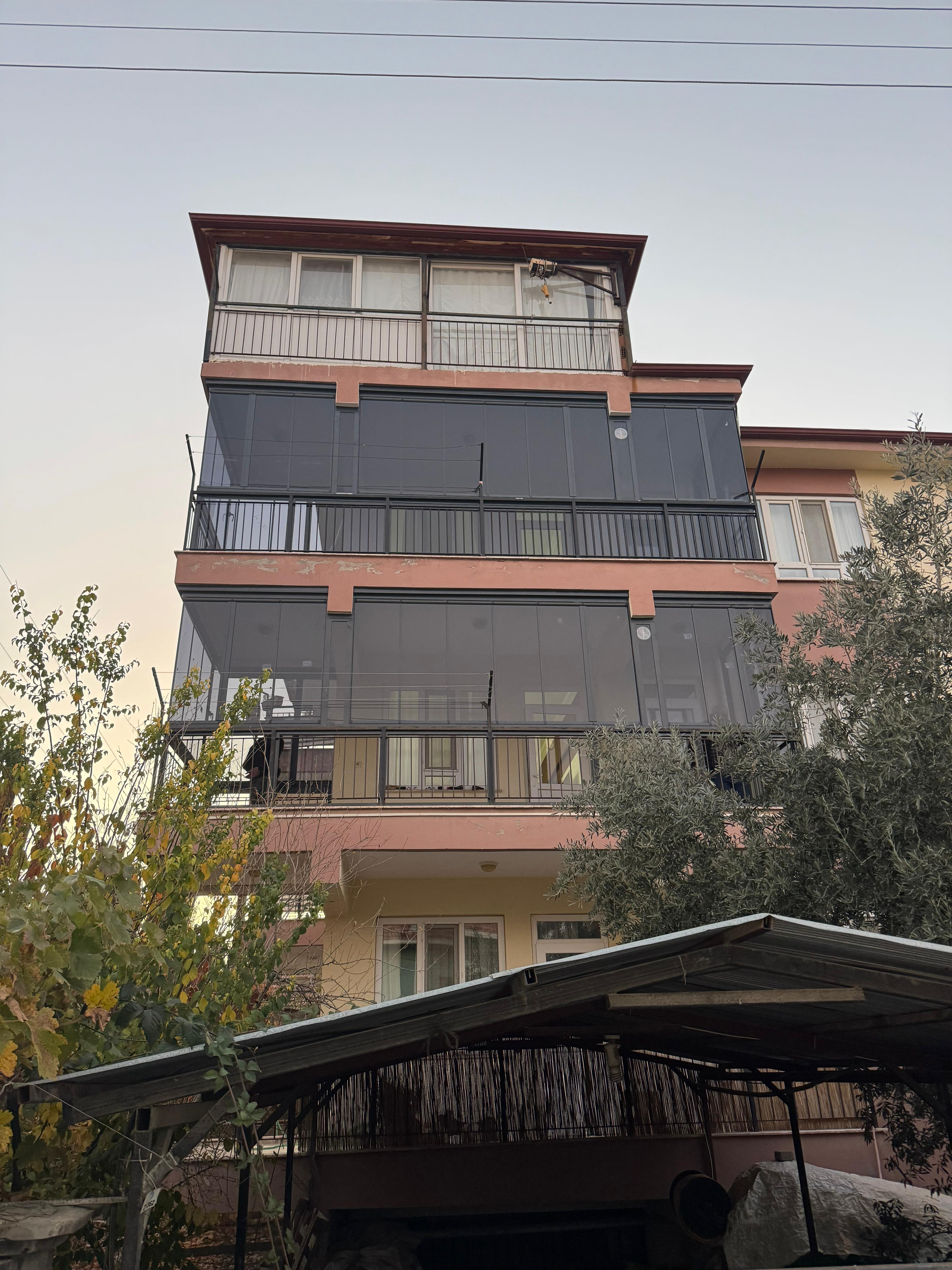 Cam Balkon
