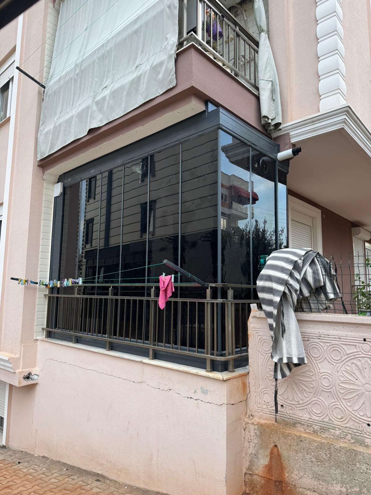 Cam Balkon