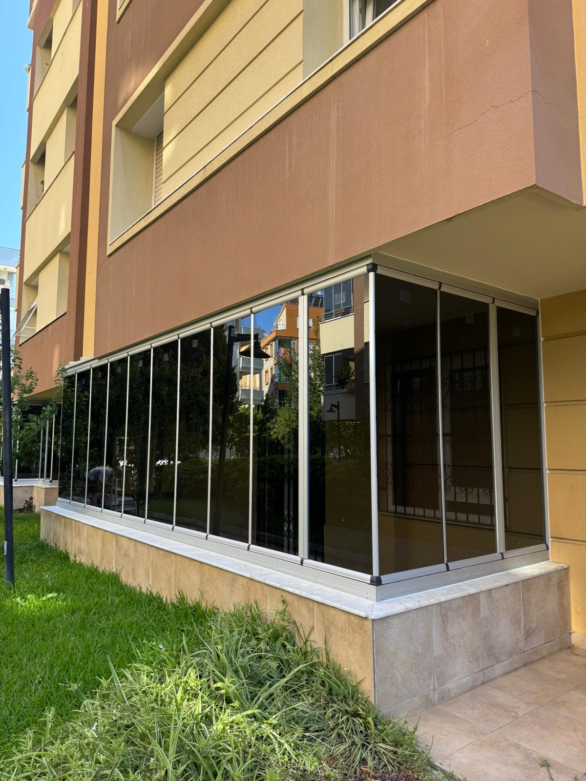 Cam Balkon