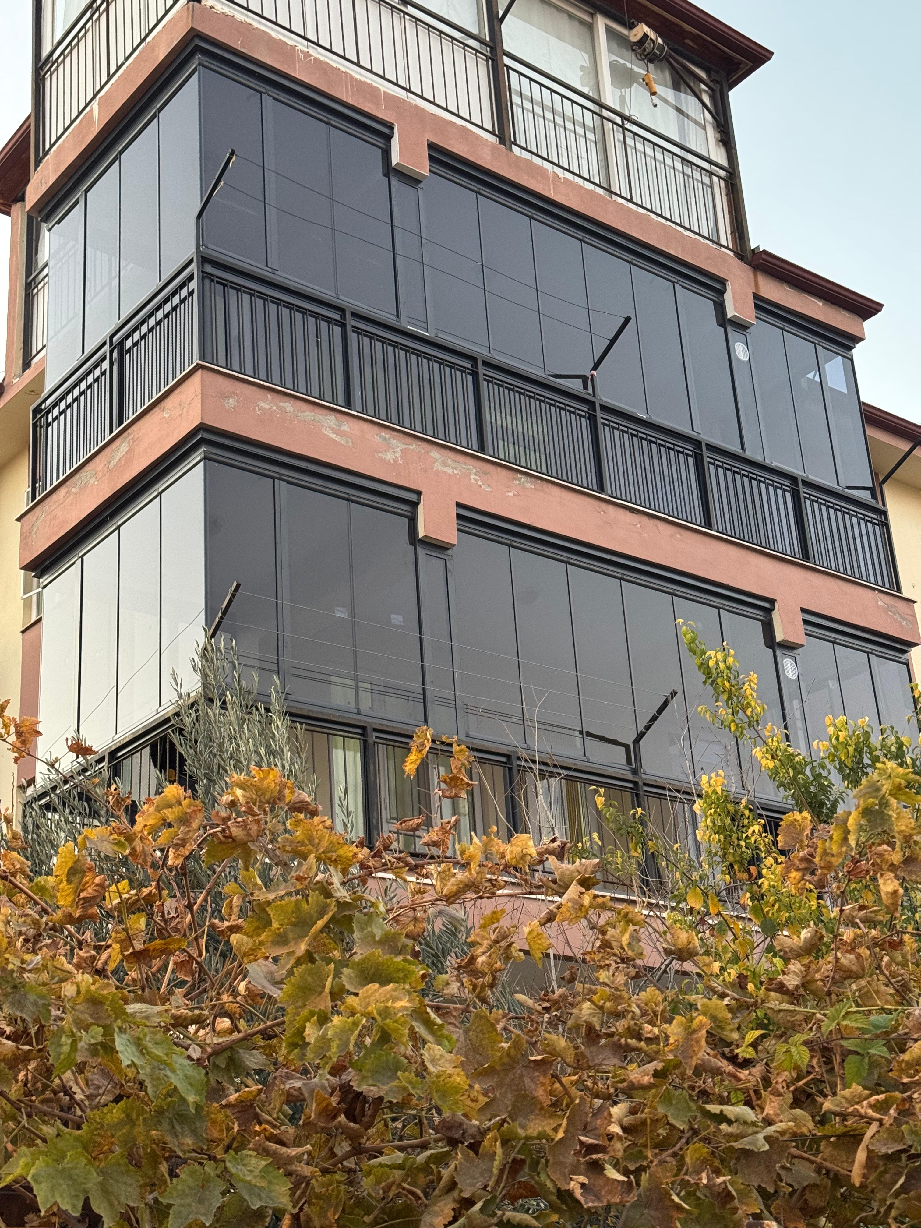 Cam Balkon